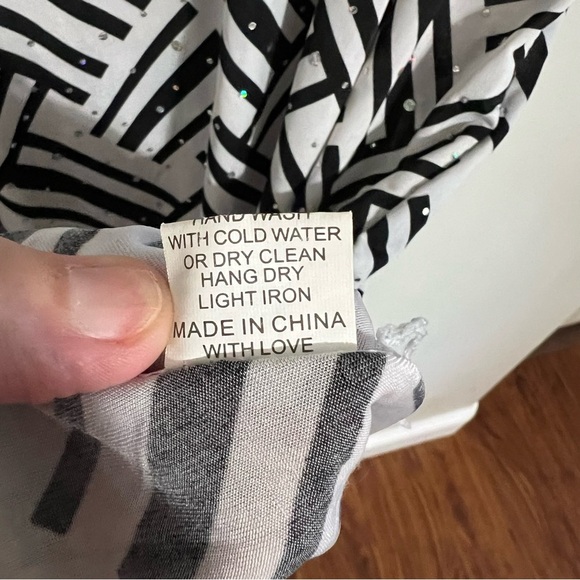 Second Skin NYC Black and White Sequin Top - Picture 5 of 7